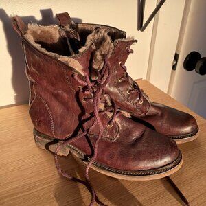 Frye lace up boots with shearling Size 10